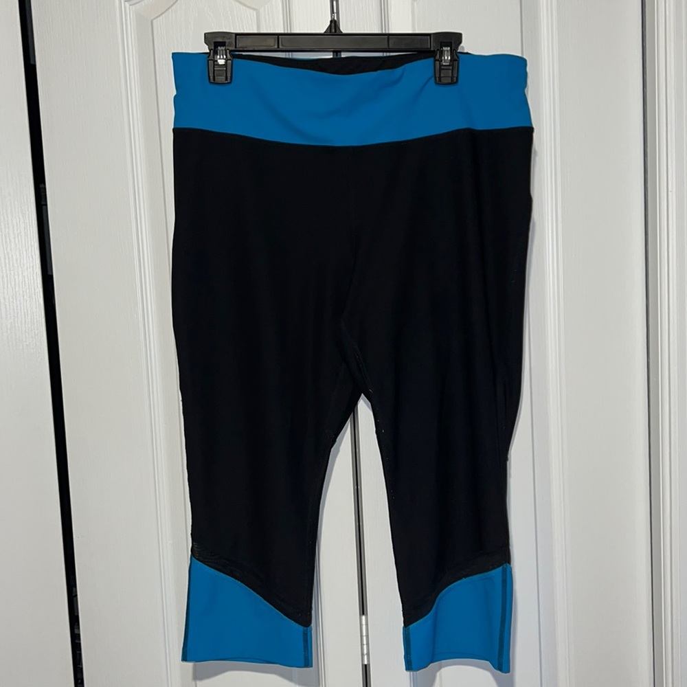 Xersion Active Pants | Women’s XL | Capris | Blue & Black With Mesh